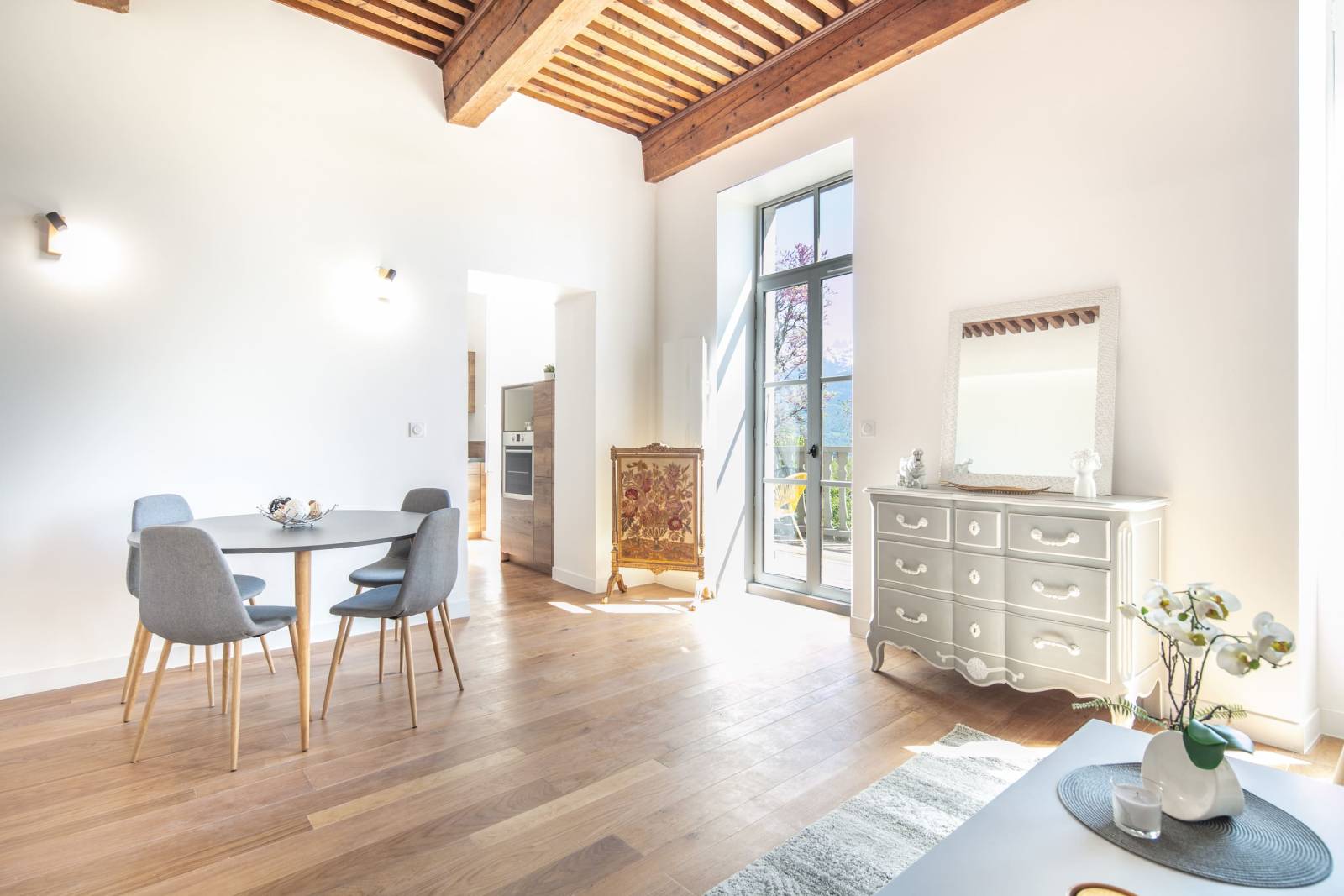 Home staging d'un duplex atypique rénové à Meylan pour valoriser les volumes et accélérer la vente