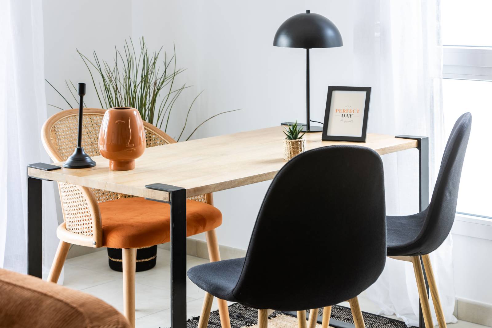 Bureaux décorés et lumineux