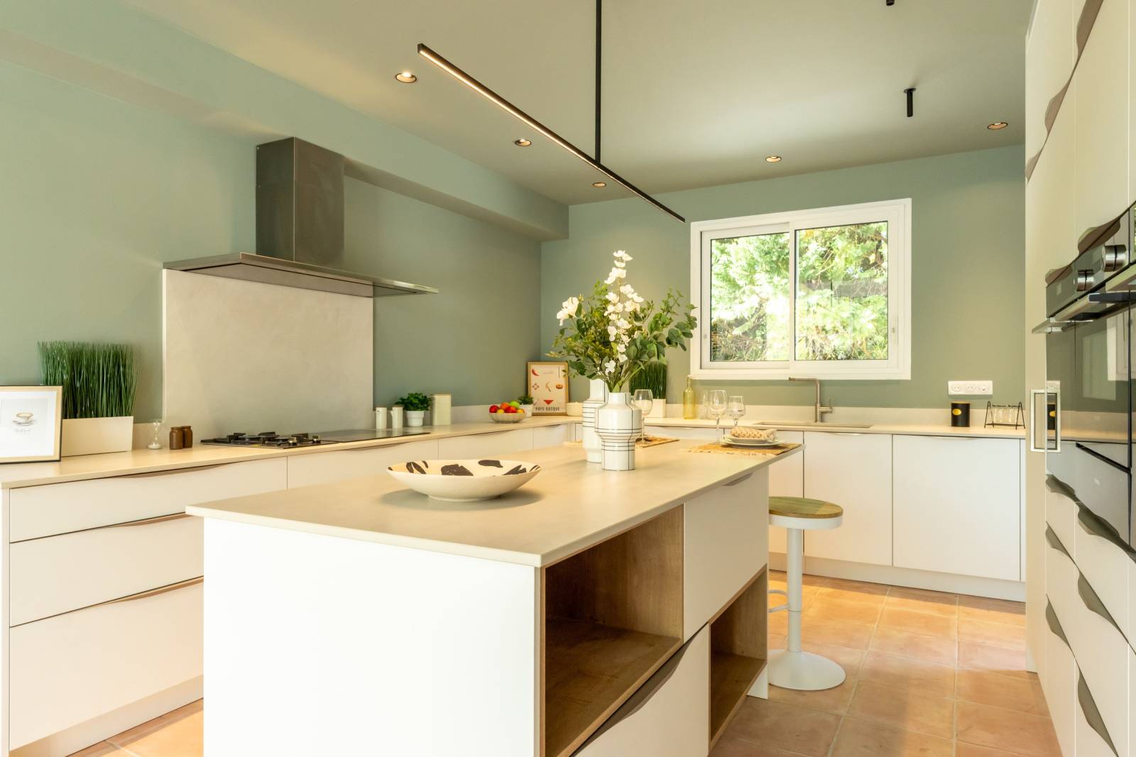 Home staging d'une villa à Ascain dans le Pays basque avant la mise en ligne sur le marché immobilier