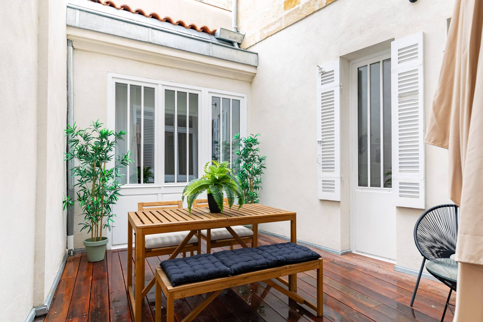 Home staging appartement lumineux avec patio Bordeaux