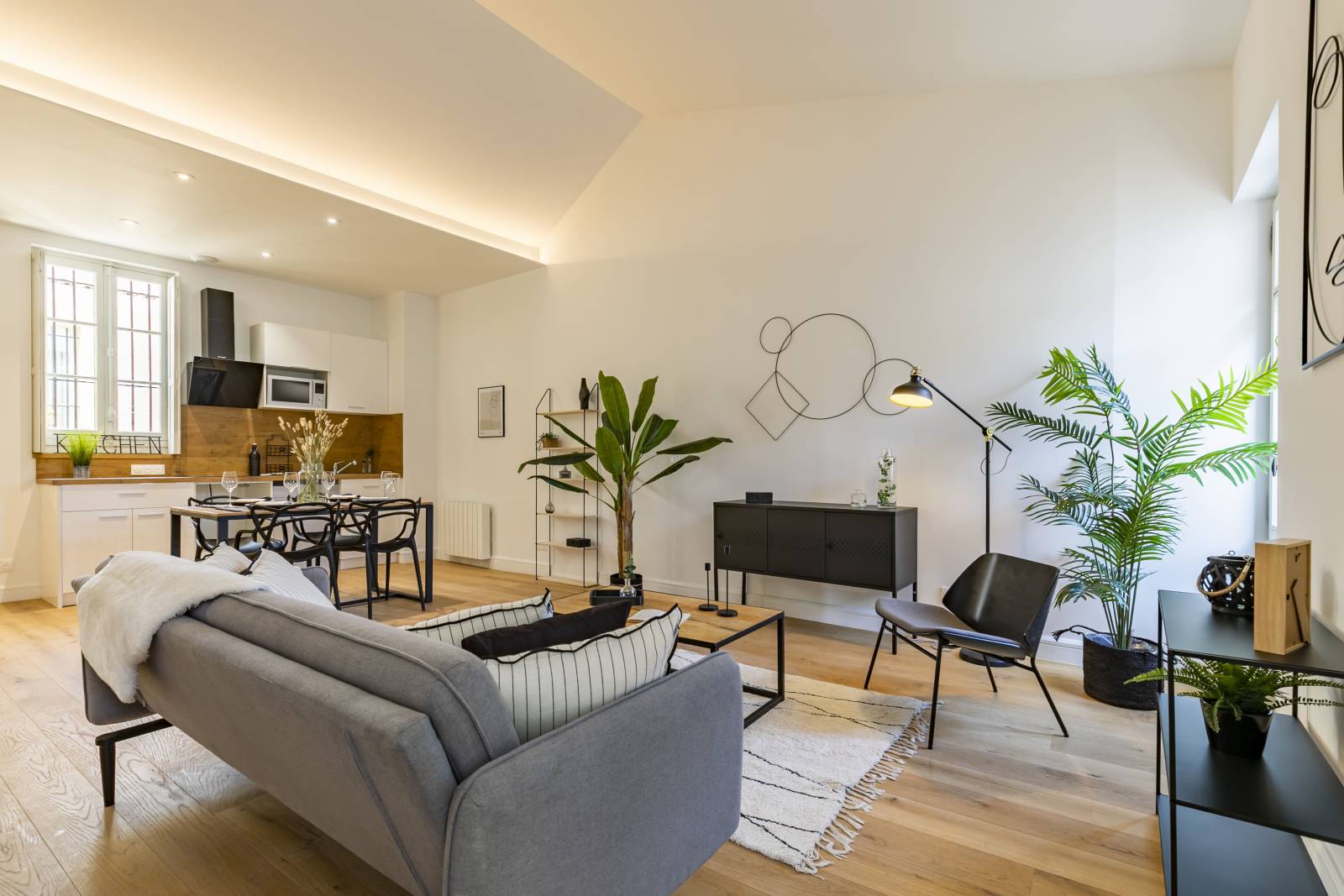 mobilier bois et noir contemporain
