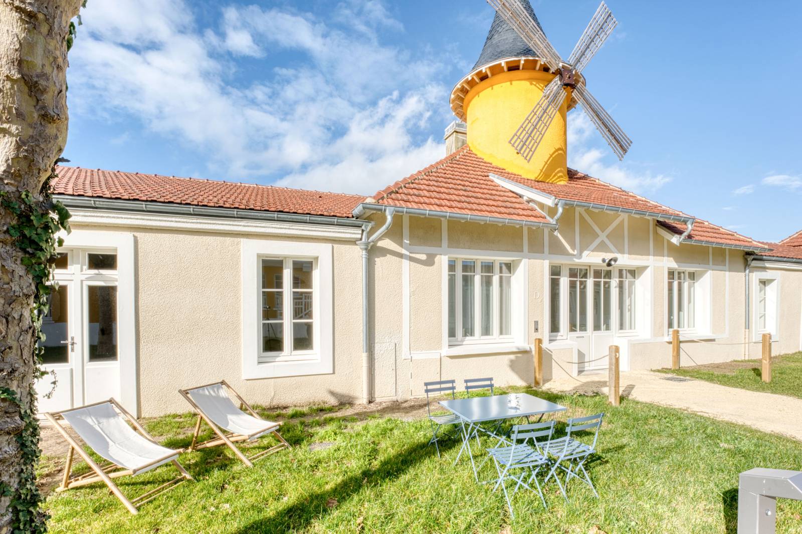 aménagement d’inauguration clé en main avec mise en scène élégante, mobilier et éclairage étudié pour sublimer chaque espace et capter l’attention des invités Bordeaux (33), Gironde