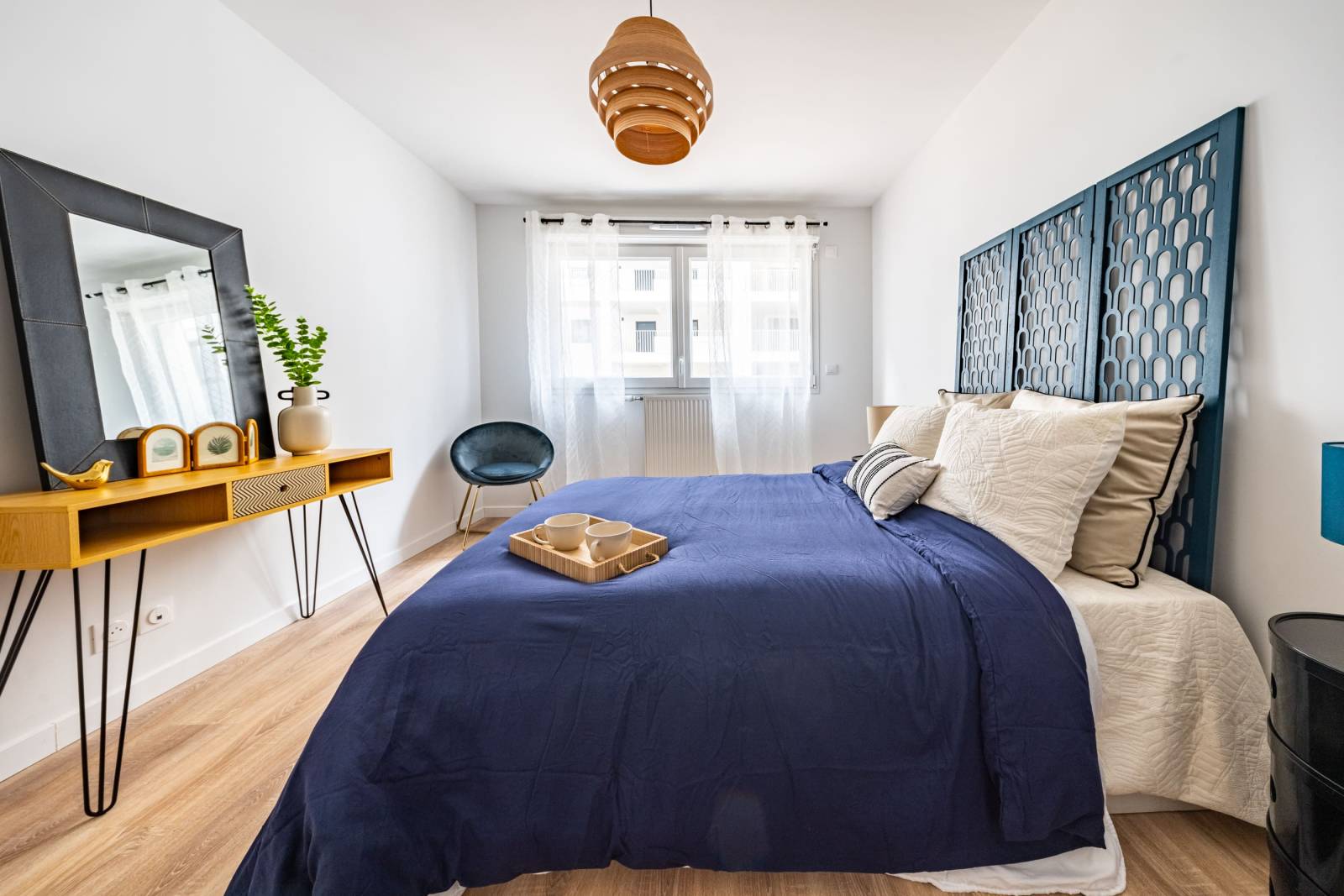 Chambre principale aménagée et décorée avec soin à Dijon