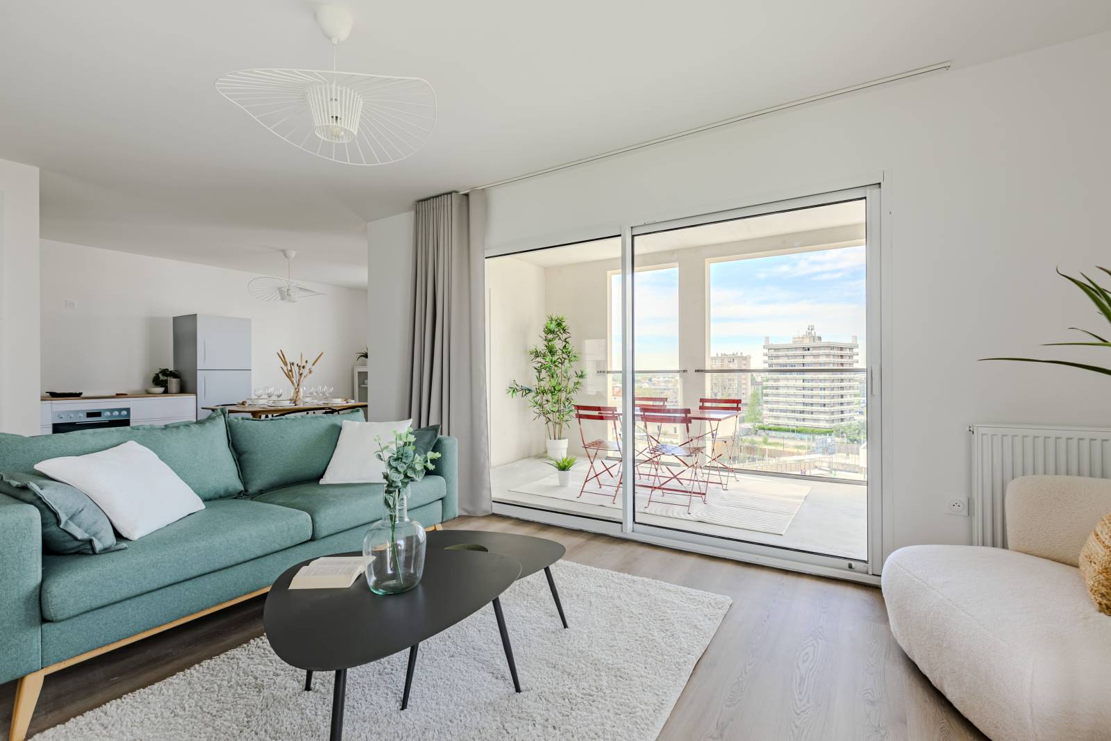 Aménagement d’un appartement témoin T3 avec vue panoramique sur Bordeaux