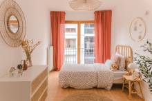 Ambiance chaleureuse logement témoin Paris