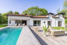 Home staging d'une villa à Ascain dans le Pays basque avant la mise en ligne sur le marché immobilier