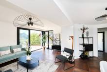 Home staging séjour lumineux maison de montagne Le Sappey